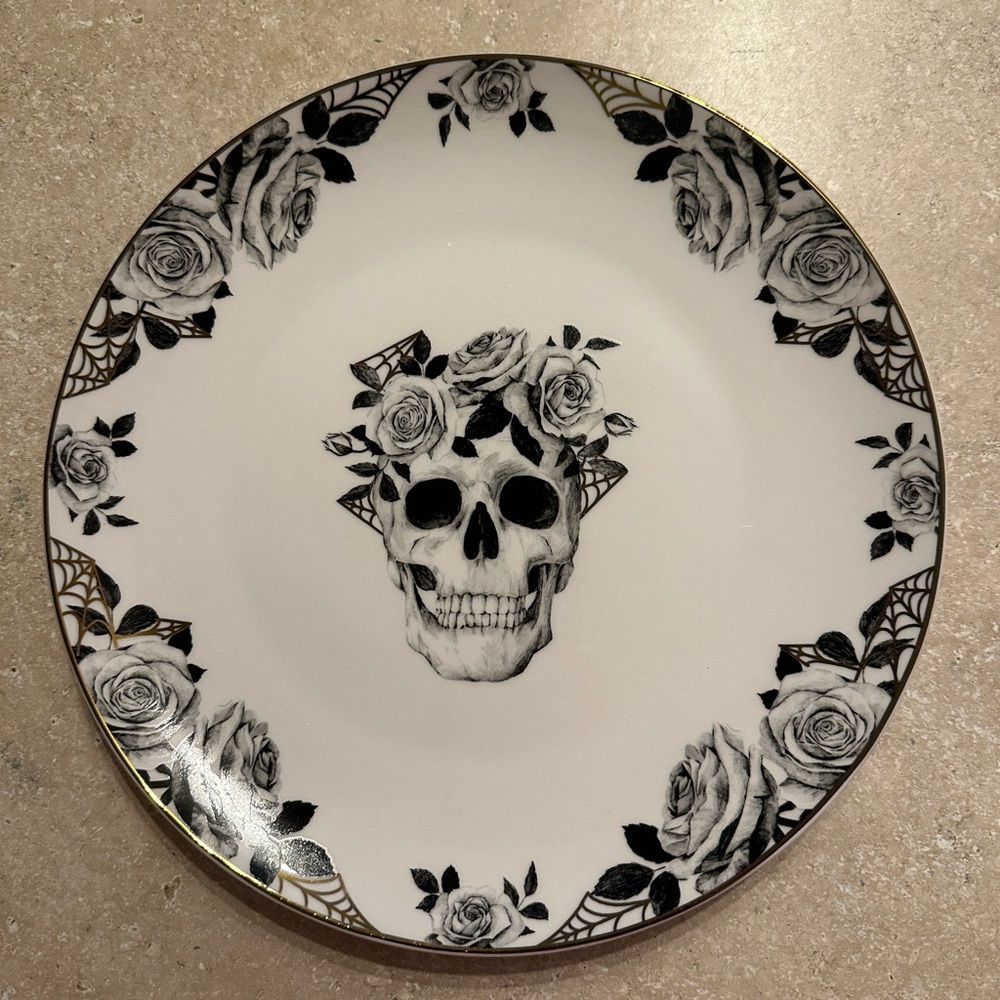 Eaton Fine Dining 10.5" Dinner Plate Halloween Skull & Roses Gold Rim - Set of 2